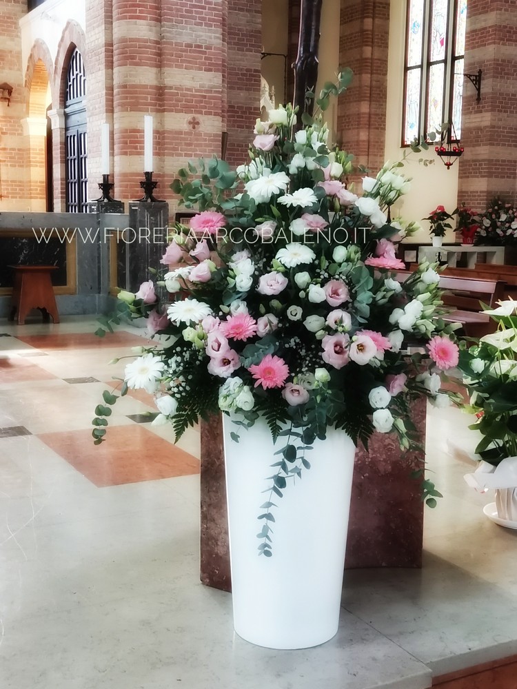Composizione fiori matrimonio chiesa S. Antonino 
